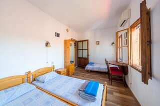 Гостевой дом Hostel Pashov Велико-Тырново Двухместный номер с 1 кроватью или 2 отдельными кроватями, общая ванная комната-6