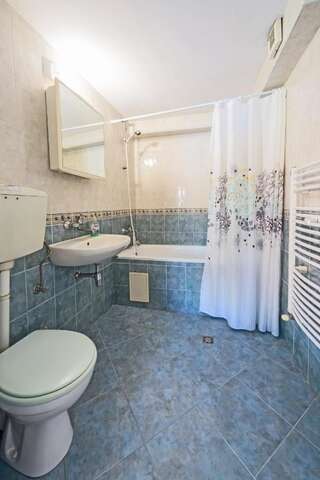 Гостевой дом Hostel Pashov Велико-Тырново Двухместный номер с 1 кроватью и собственной ванной комнатой-4